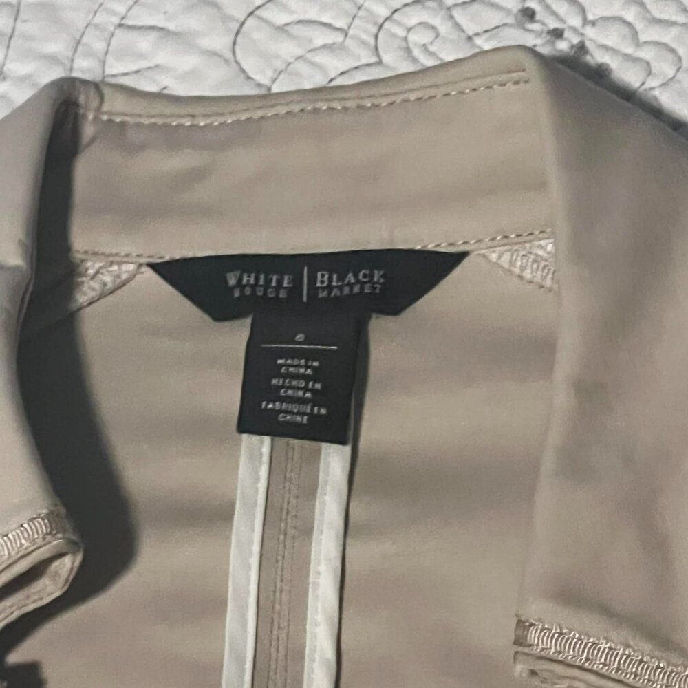 White House Black Market Belted Jacket Tan Lightweight Size 8 - Picture 12 of 13